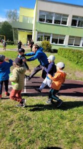 Meelespea lasteaia trennirühmade spordipäev koos vanematega