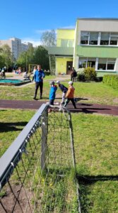 Meelespea lasteaia trennirühmade spordipäev koos vanematega