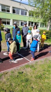 Meelespea lasteaia trennirühmade spordipäev koos vanematega