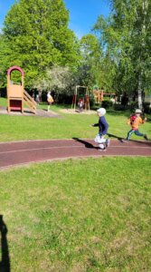 Meelespea lasteaia trennirühmade spordipäev koos vanematega
