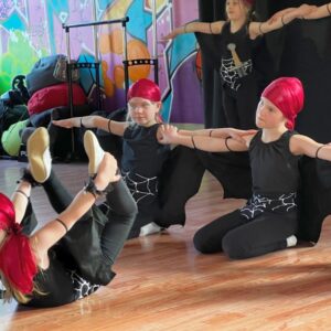 Midrimaa-Huvikool- Esindustantsurühm Midrikad -01 - 1000 x 750