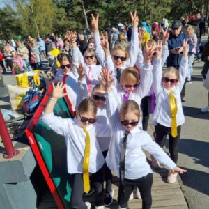 Midrimaa-Huvikool- Esindustantsurühm Midrikad -02 - 750 x 1000