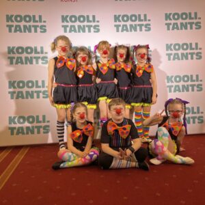 Midrimaa-Huvikool- Esindustantsurühm Midrikad -03 - 1000 x 750