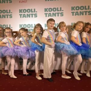 Midrimaa-Huvikool- Esindustantsurühm Midrikad -05 - 1000 x 750